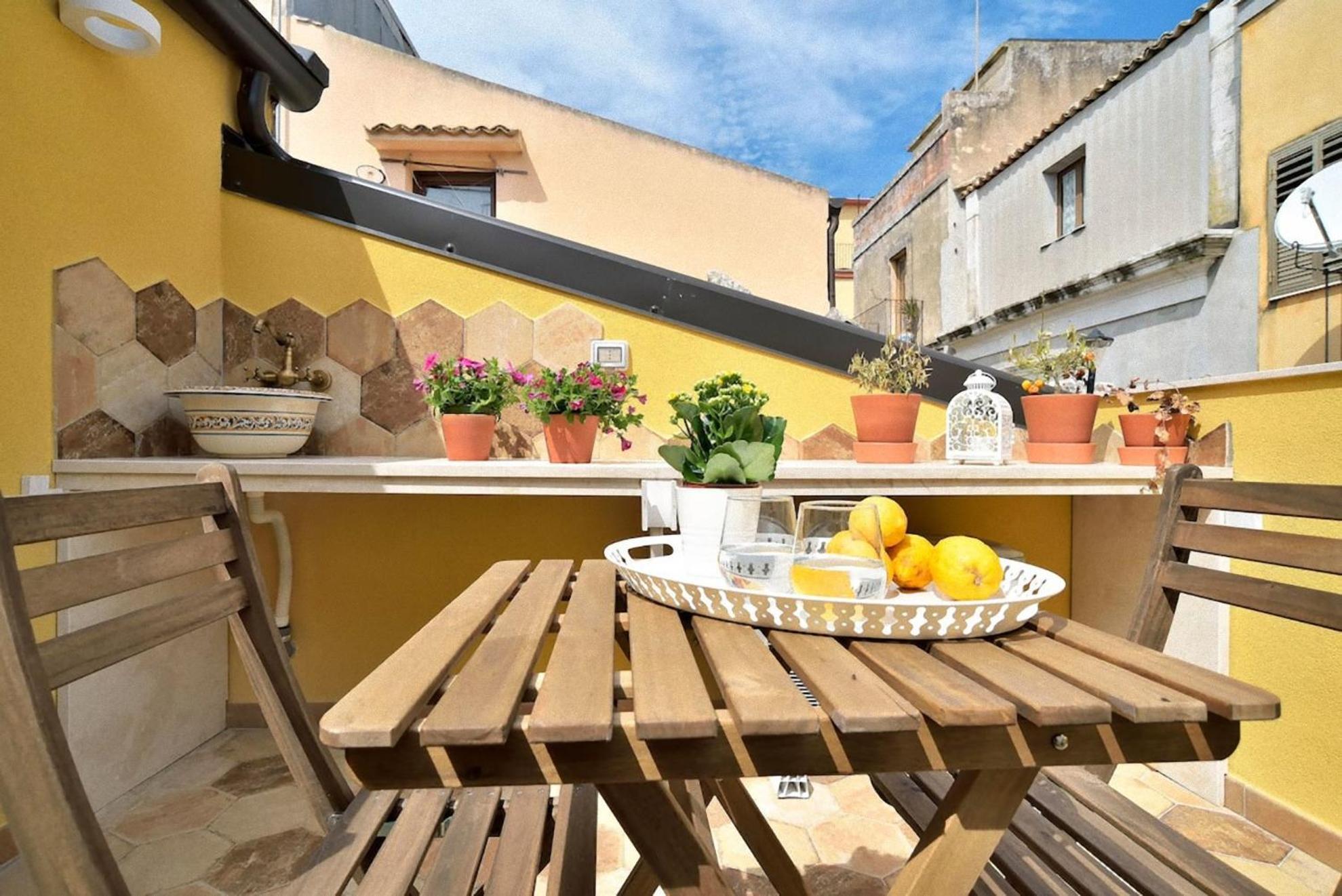 Ragusa Exclusive Flat With Terrace & Bbq Exterior photo